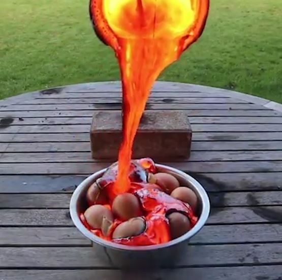 Do dung nham nong chay len trung hinh anh