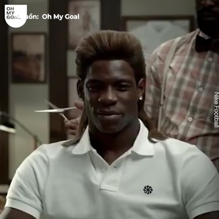 Nhung khoanh khac 'lay loi' cua Balotelli tren san tap hinh anh