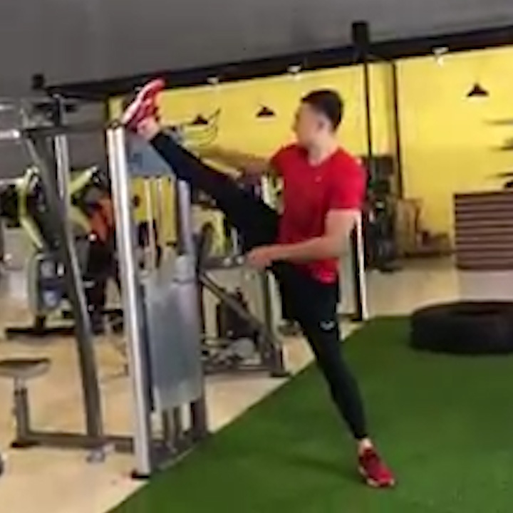 Thu mon Van Lam xoac deo 180 do khien fan nu 'tan chay' hinh anh