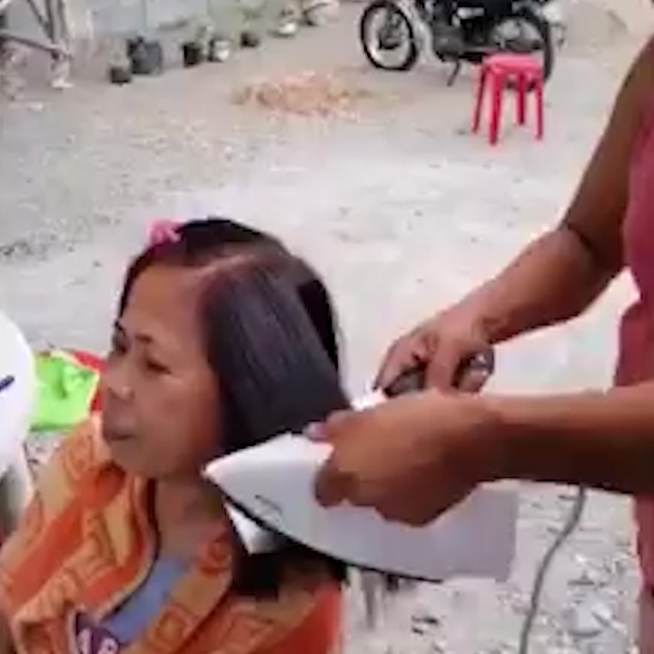 Dung ban ui va dao chat thit de duoi toc suon muot hinh anh