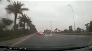 Xe rac danh lai tranh oto, dao ra ca lan khac hinh anh