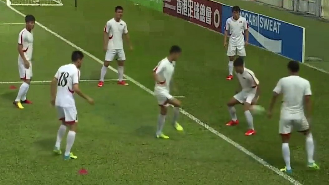 Bong da Trieu Tien: La voi the gioi nhung quen voi Viet Nam hinh anh