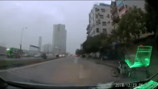 Trom keo le cho ngay truoc mat chu tren pho Ha Noi hinh anh