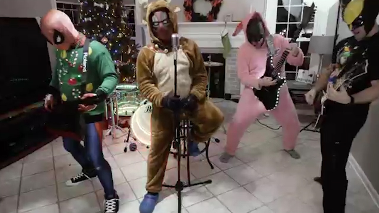 All I Want For Christmas Is You phien ban rock cung sieu anh hung hinh anh