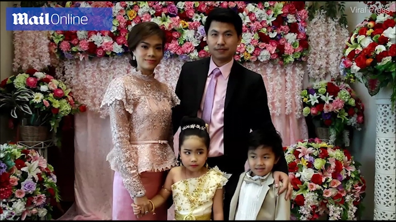 Hai dua be 6 tuoi cuoi nhau vi duoc tin la tinh nhan kiep truoc hinh anh