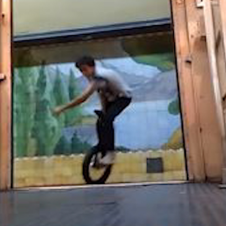 Nhung tinh huong bat ngo o ga tau dien ngam hinh anh