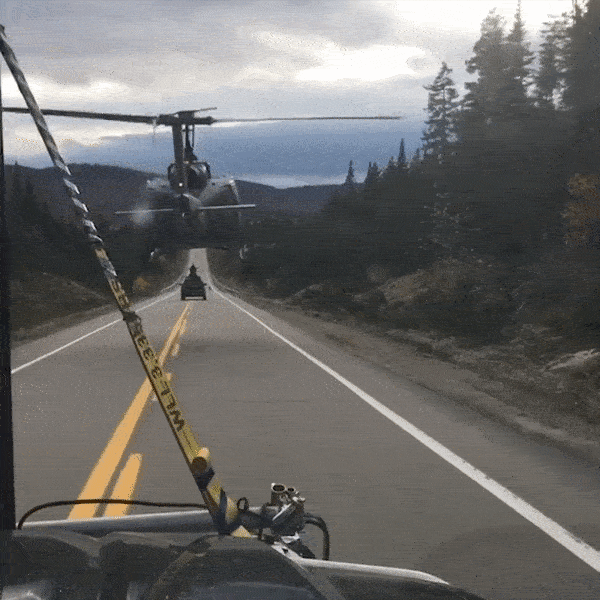 Phi co chien dau bay truoc mui xe, gan cham mat duong hinh anh