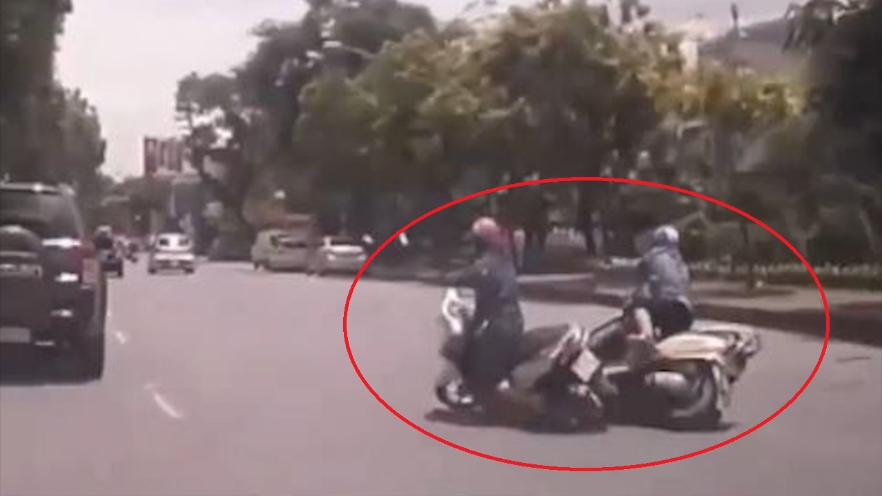 Nhung tinh huong giao thong bi hai cua cac 'ninja' duong pho 2018 hinh anh