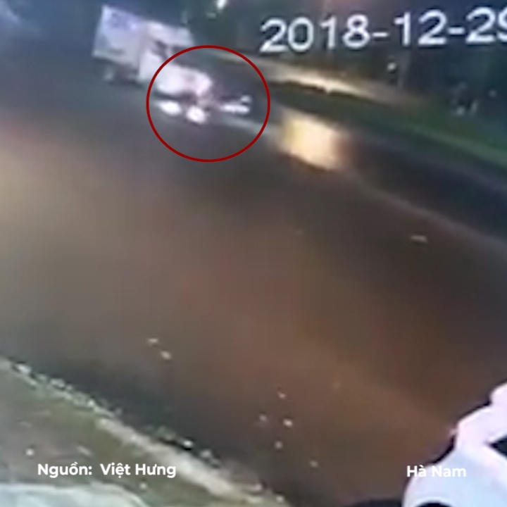 Xe tai tong thang xe may roi than nhien chay tiep tai Ha Nam hinh anh