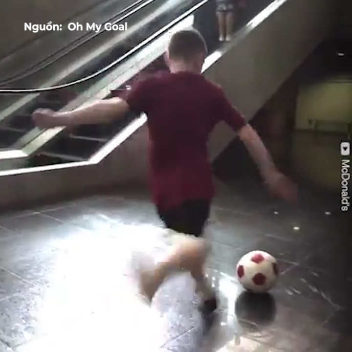 Tre con Brazil choi bong nhu nhung nghe sy thuc thu hinh anh