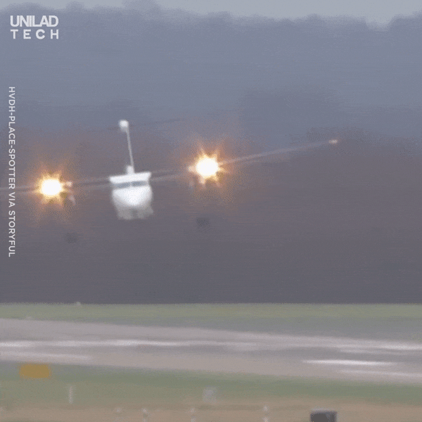 May bay chao dao khi dang ha canh trong con bao gio giat 110 km/h hinh anh