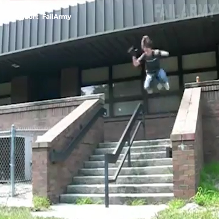 Nhung cu nga tren cau thang bo hinh anh