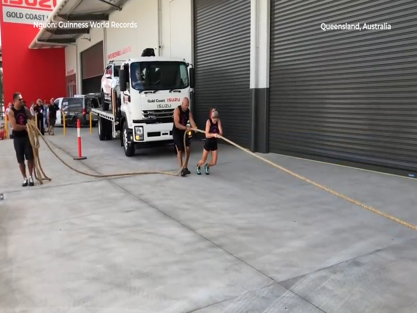 VDV the hinh keo xe tai 11 tan kiem tien lam tu thien hinh anh