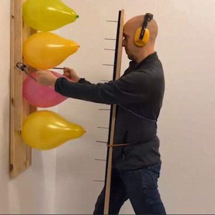 Nghe si hai sang tao hang chuc cach de dap bong bong hinh anh