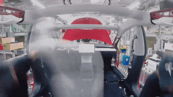 Ngam robot tu lap xe dien Tesla Model 3 den hoan chinh hinh anh