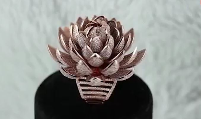 Nhan hoa sen tinh xao dinh 6.690 vien kim cuong pha ky luc the gioi hinh anh