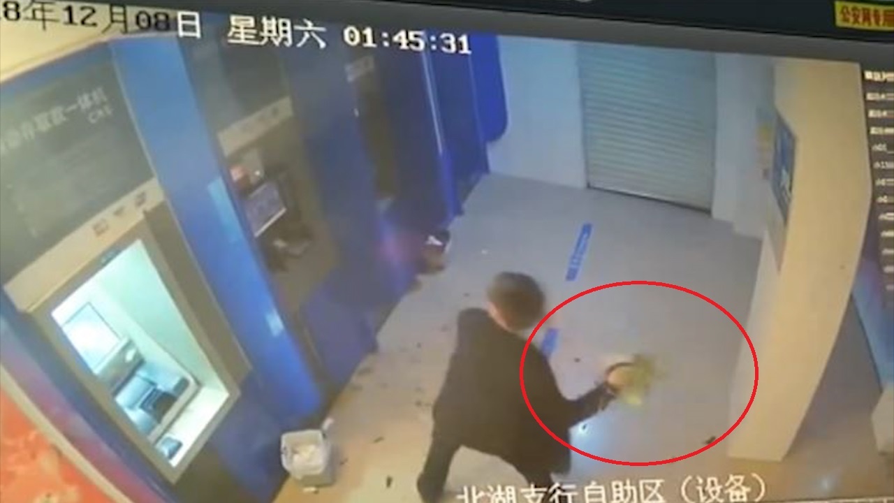 Bi nuot the, ga say dien tiet dap nat 4 cay ATM hinh anh