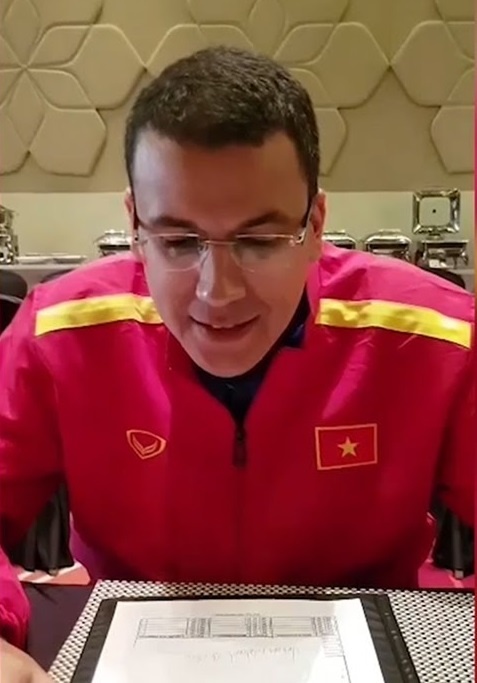 HLV the luc doi tuyen tap hat quoc ca Viet Nam hinh anh