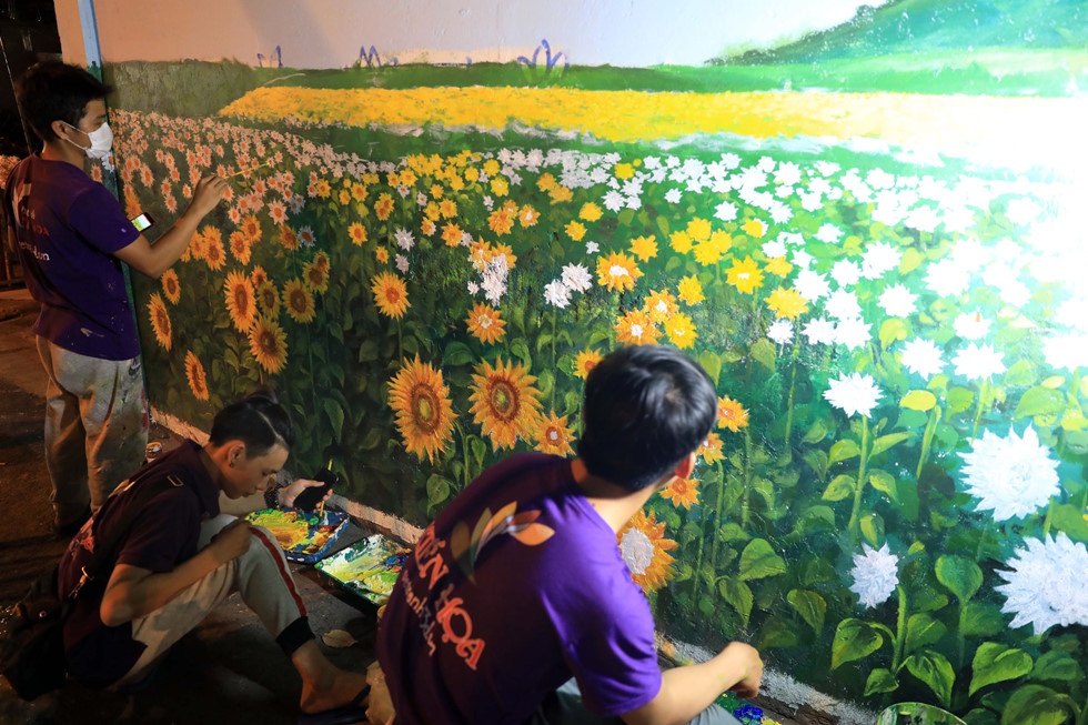 Canh dong hoa Da Lat 'xuat hien' giua cho hoa Ho Thi Ky TP.HCM hinh anh