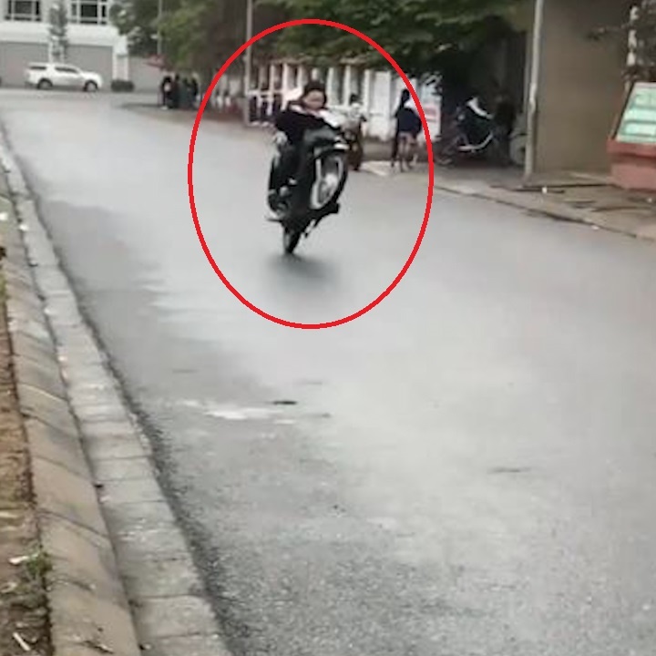 Hai nguoi te song soai sau man boc dau khong thanh hinh anh