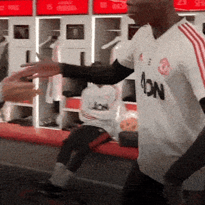 Pogba va Lingard an y voi nhau nhu ban than tu nho hinh anh