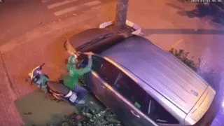 Ke trom dung vai be kinh oto chua den 2 giay o TP.HCM hinh anh