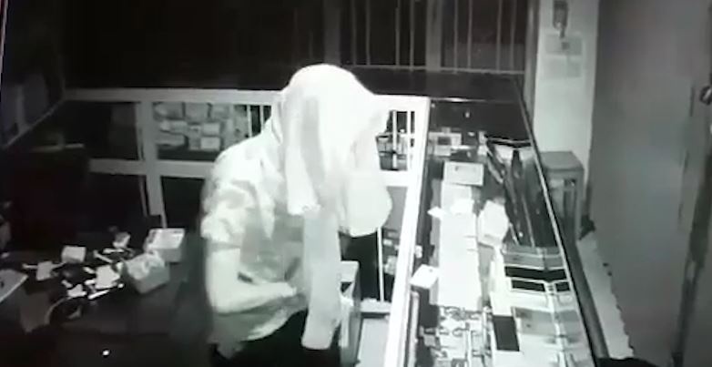 Ten trom trum kin mit, dot nhap tiem dien thoai hinh anh