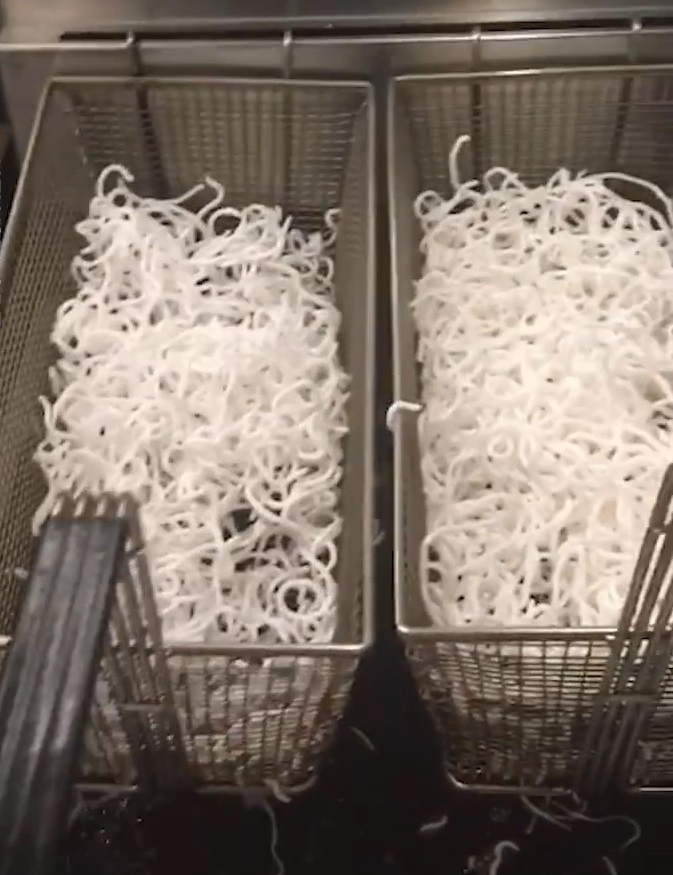 Mi gao 'bien hinh' khi cho vao dau soi hinh anh