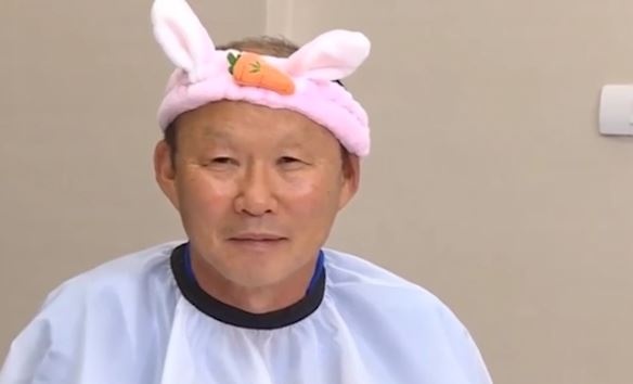 HLV Park Hang Seo hoa trang thanh tho trong gameshow Han Quoc hinh anh