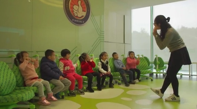 Lo dao tao CEO cho cac be 3 tuoi o Trung Quoc hinh anh