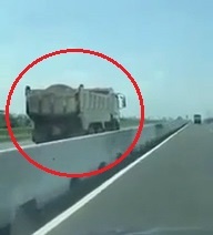 Xe ben phong bat mang, chay nguoc chieu tren quoc lo hinh anh