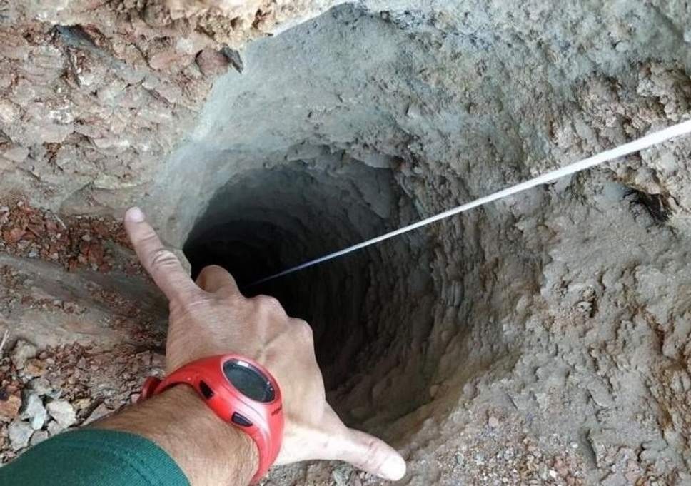 Giai cuu be trai 2 tuoi mac ket mot tuan trong lo khoan sau hon 70m hinh anh