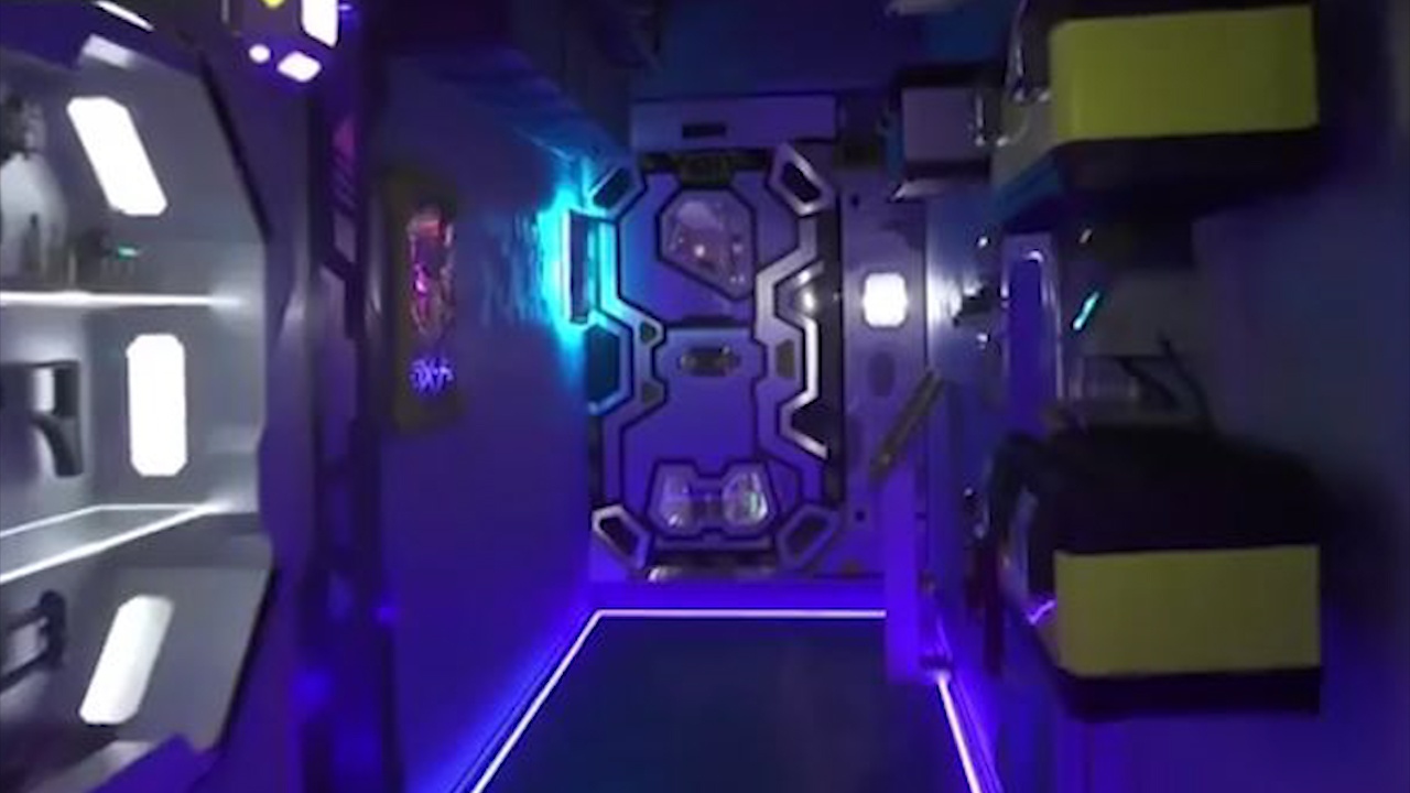 Trai nghiem thu vi ben trong khach san tau vu tru hinh anh