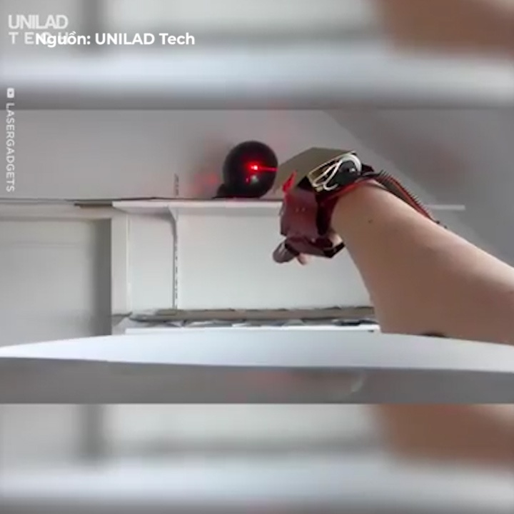 Fan Marvel che tao tay Iron Man, 'dot chay' moi thu bang lazer hinh anh