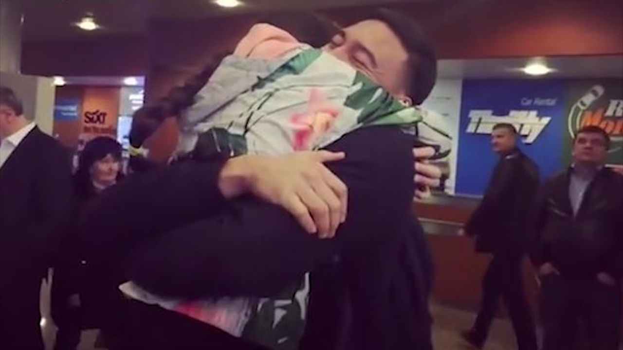 Dan mang thich thu voi tinh cam ngot ngao cua 2 anh em thu mon Van Lam hinh anh