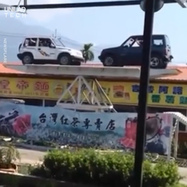 Hai chiec oto choi bap benh thu hut du khach tai Dai Loan hinh anh