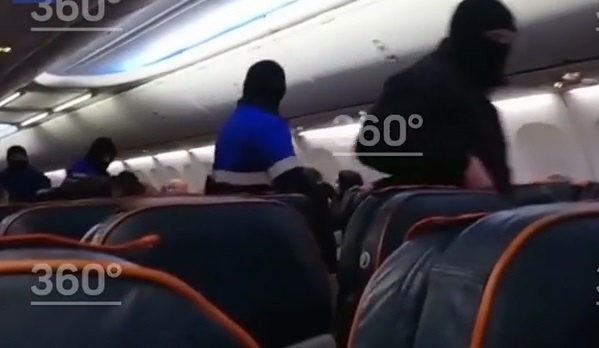 Khoanh khac dac nhiem khong che khong tac tren may bay Nga hinh anh