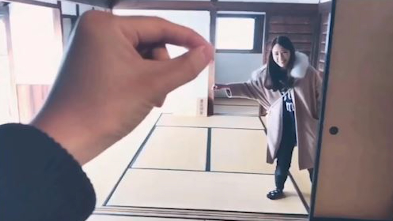 Vlog 'dieu khien' ban gai day dang yeu khi di du lich hinh anh