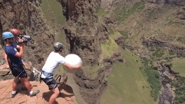 Doc dao man tha roi 5 trai bong tu do cao gan 200 m hinh anh