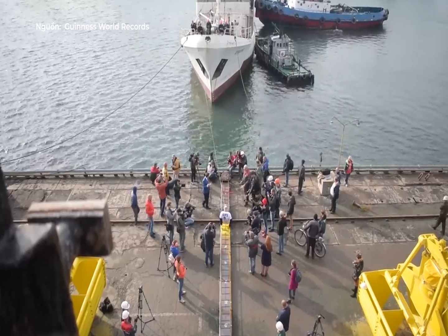 VDV can rang keo hai tau hang hai nang 614 tan hinh anh