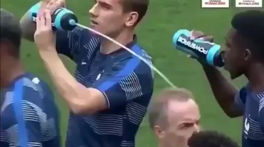 Nhung khoanh khac sieu hai huoc cua cac cau thu tren san bong hinh anh