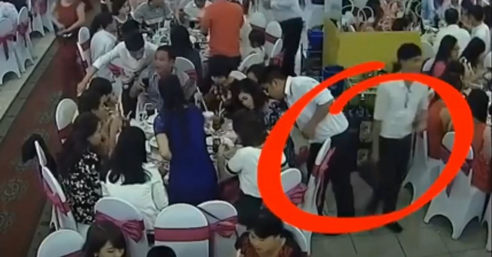 Di an cuoi bi trom mat gio xach hinh anh