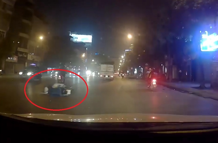 Xe may lao dao nhu say ruou tu nga ngay truoc dau oto hinh anh