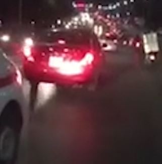 Xe cap cuu hu coi, nha den nhung tai xe khong cho vuot hinh anh