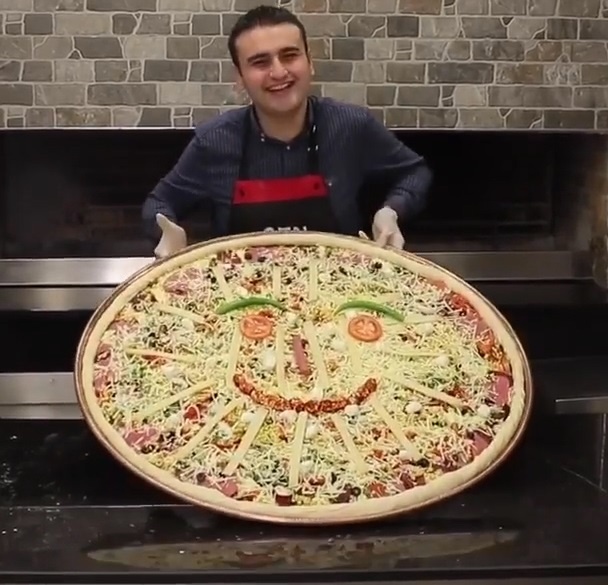 Dau bep noi tieng lam banh pizza khong lo dieu nghe hinh anh