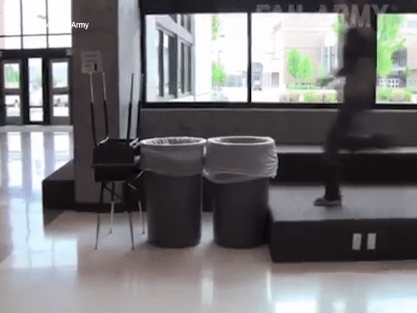 Anh chang nga cuc dau khi co chinh phuc thu thach kho khan hinh anh