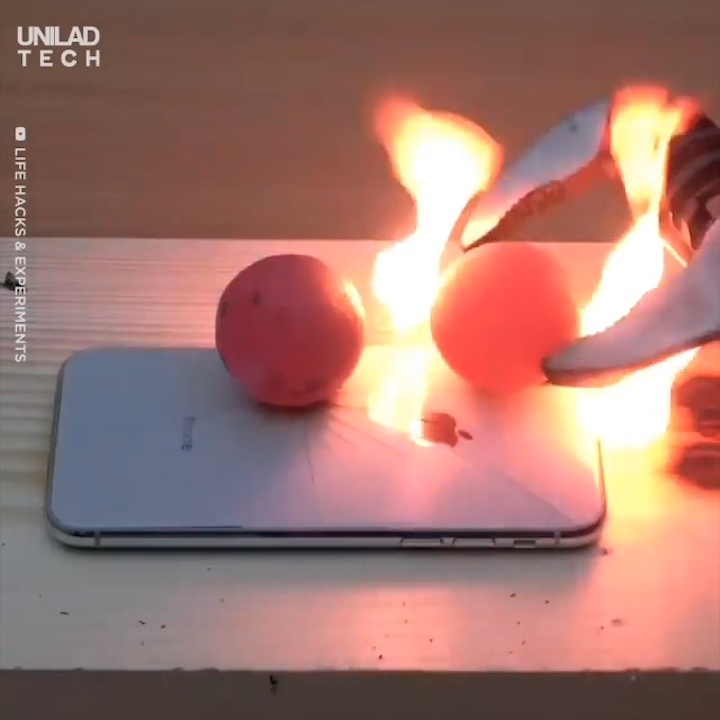 Dung trai bong nong 1.000 do nuong khet iPhone X hinh anh