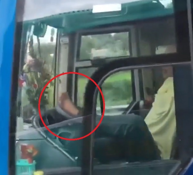 Nhung tinh huong tai xe mao hiem khi lai xe gay thot tim hinh anh