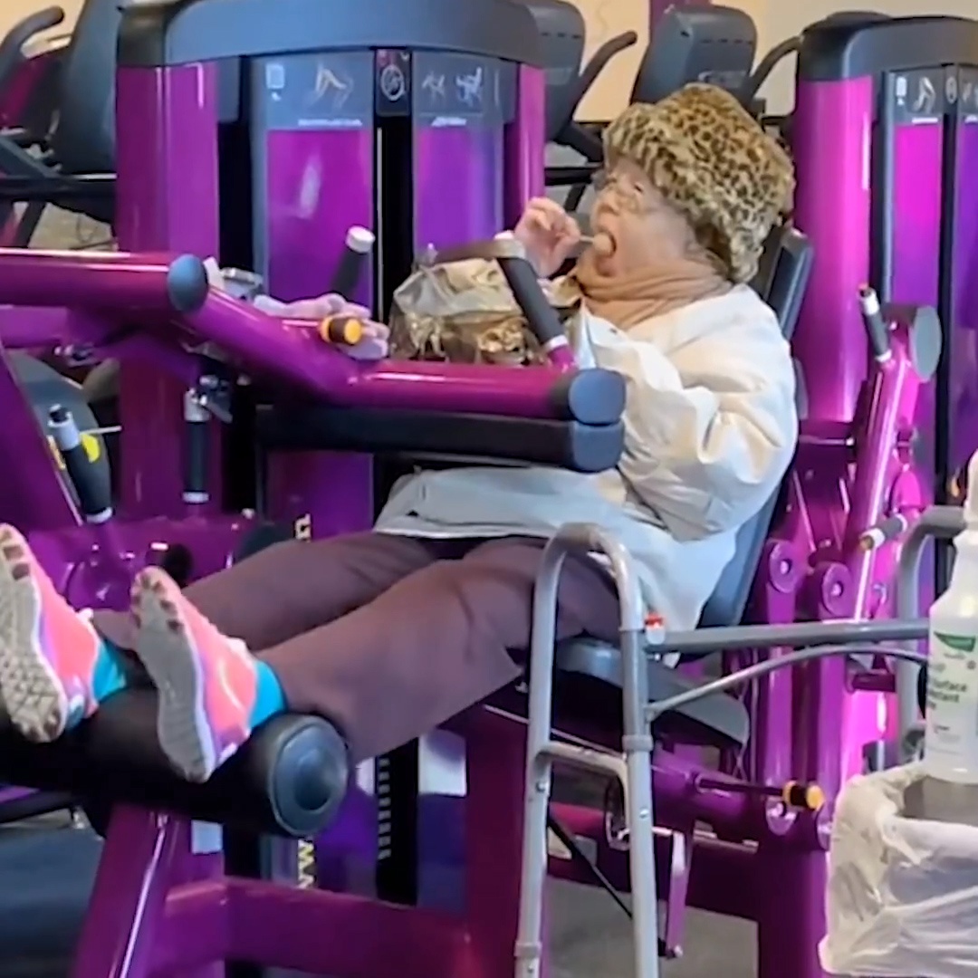 Cu ba hai huoc vua tap the duc vua an uong khong ngung hinh anh