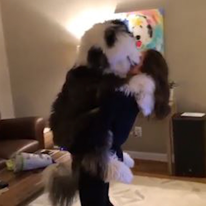 Chu cho long xu biet 'nhong nheo' va mung co chu hinh anh